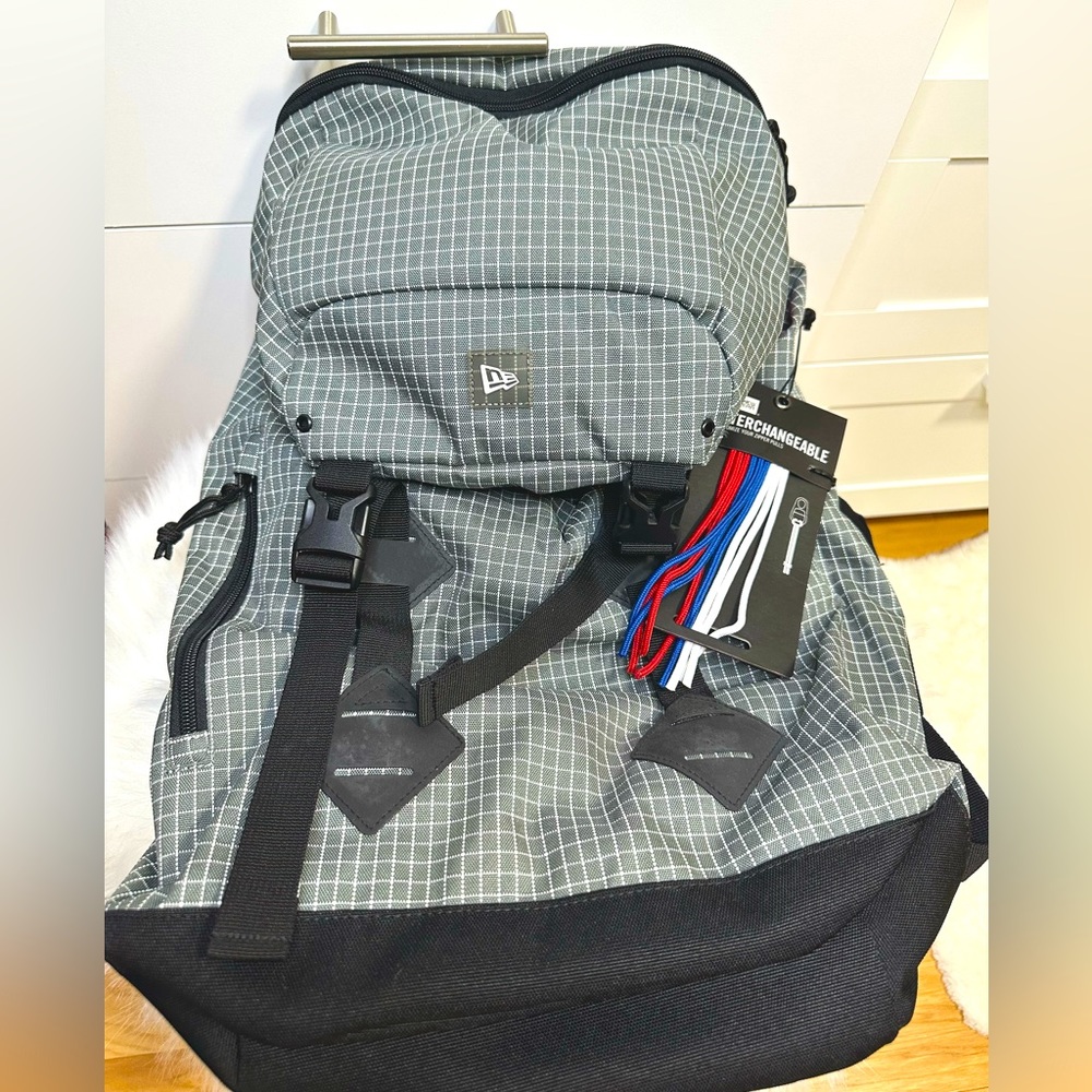SOLD 🛍️ NEW Backpack by New Era